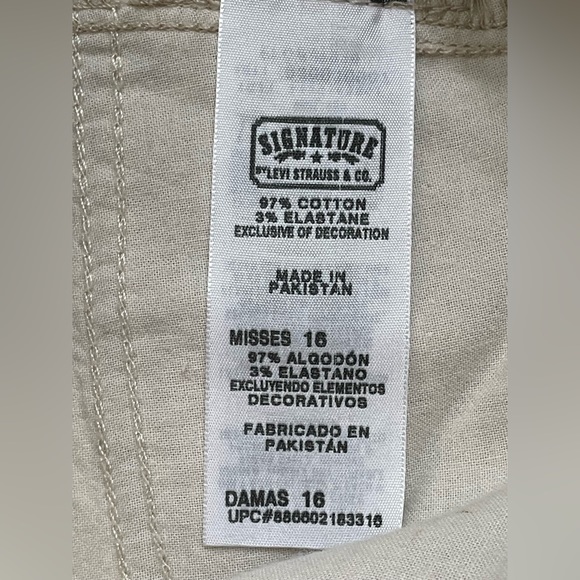 Levis Signature Totally Slimming Brown Denim Dark Khaki Shorts Women’s 16‎ - Picture 7 of 7